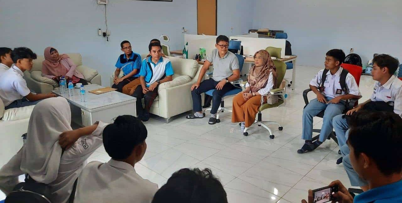 SMK Negeri 1 Kopang Kirim Siswa Magang ke PT Gridwiz untuk Pilot Project E-Bike
