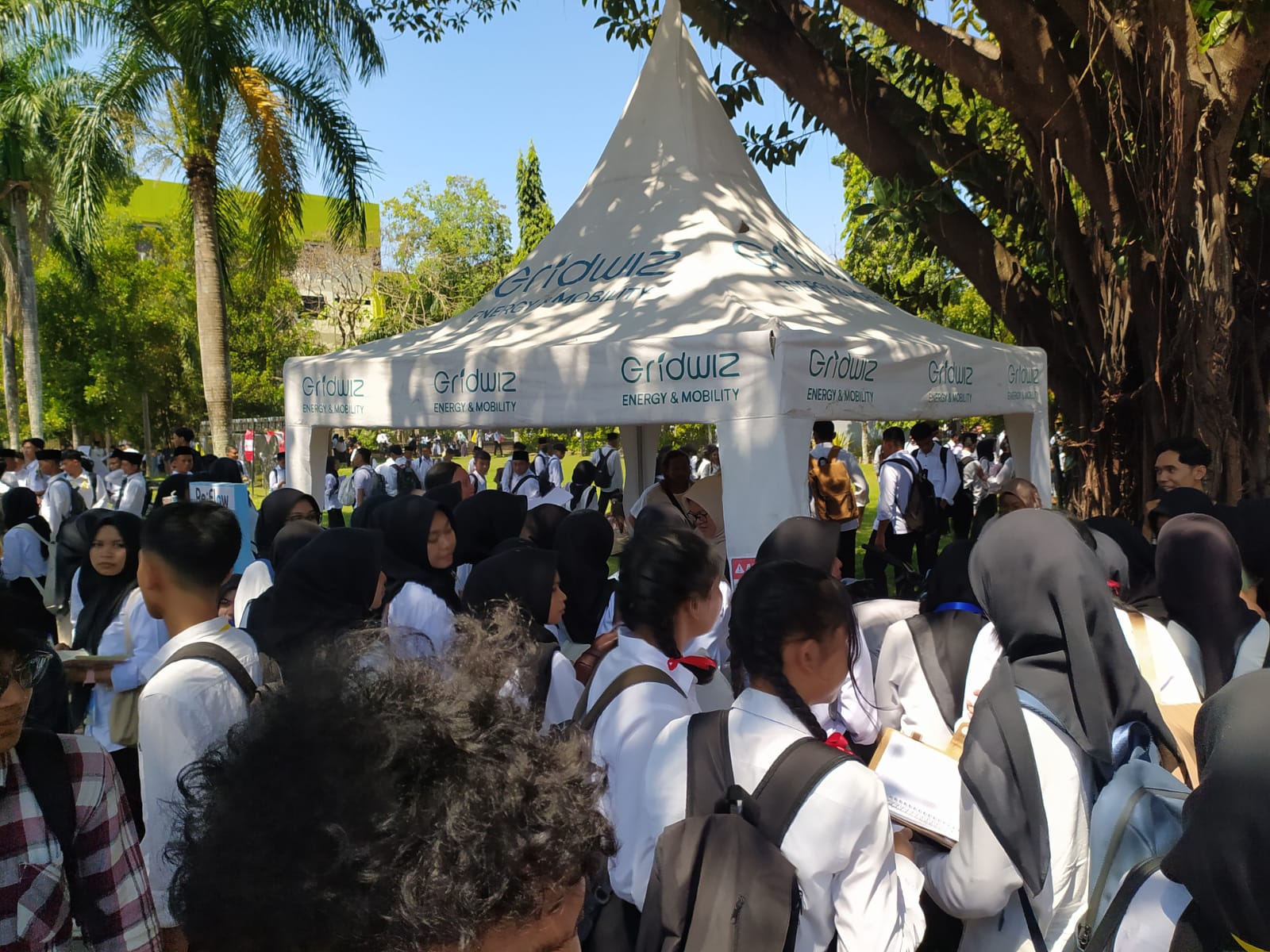 GRIDWIZ Dukung Mahasiswa Baru UNRAM dengan Solusi Mobilitas Berkelanjutan